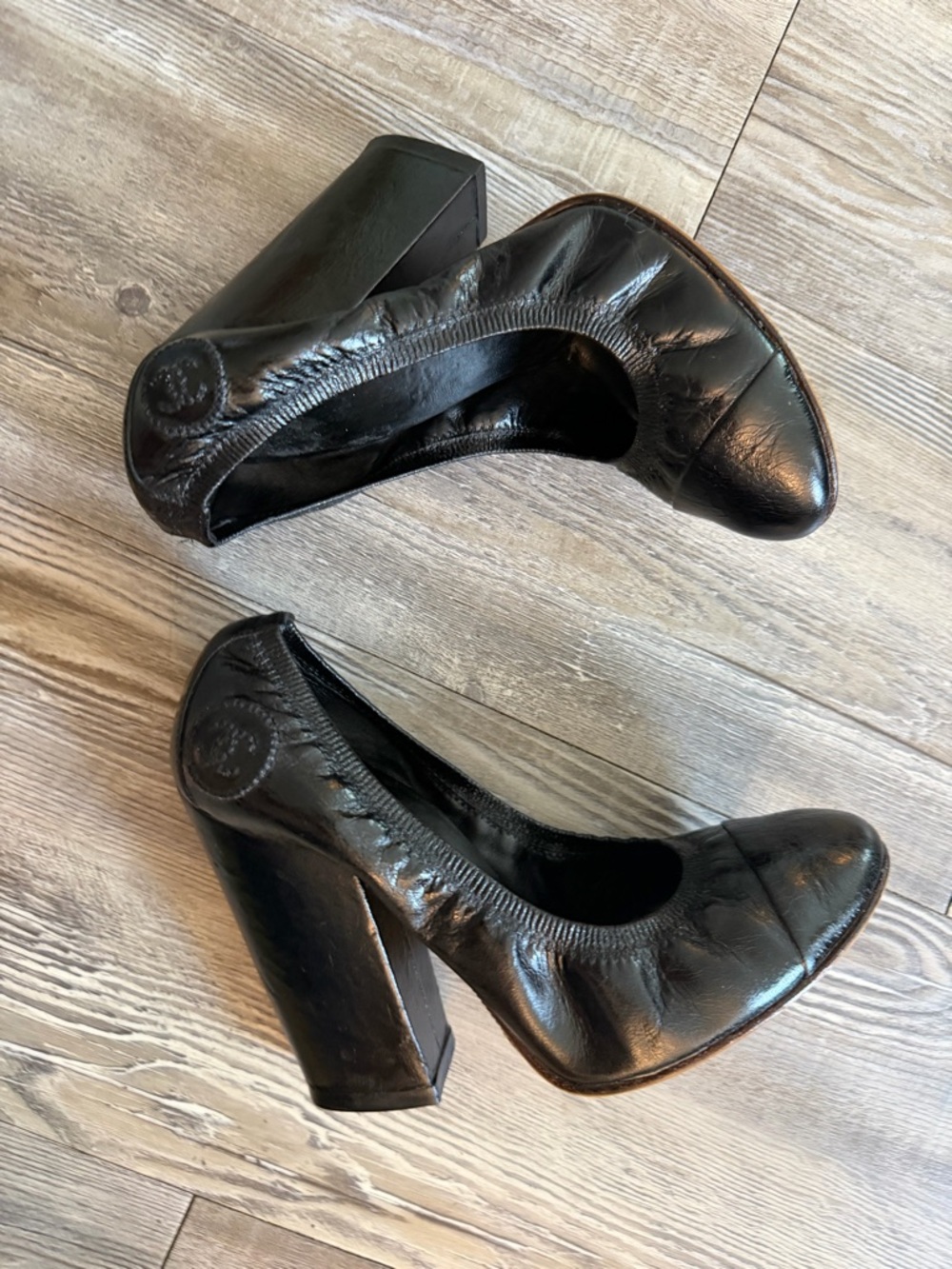 CHANEL Black Leather Block Heel Pumps with Quilted CC Motif - Picture 10 of 12